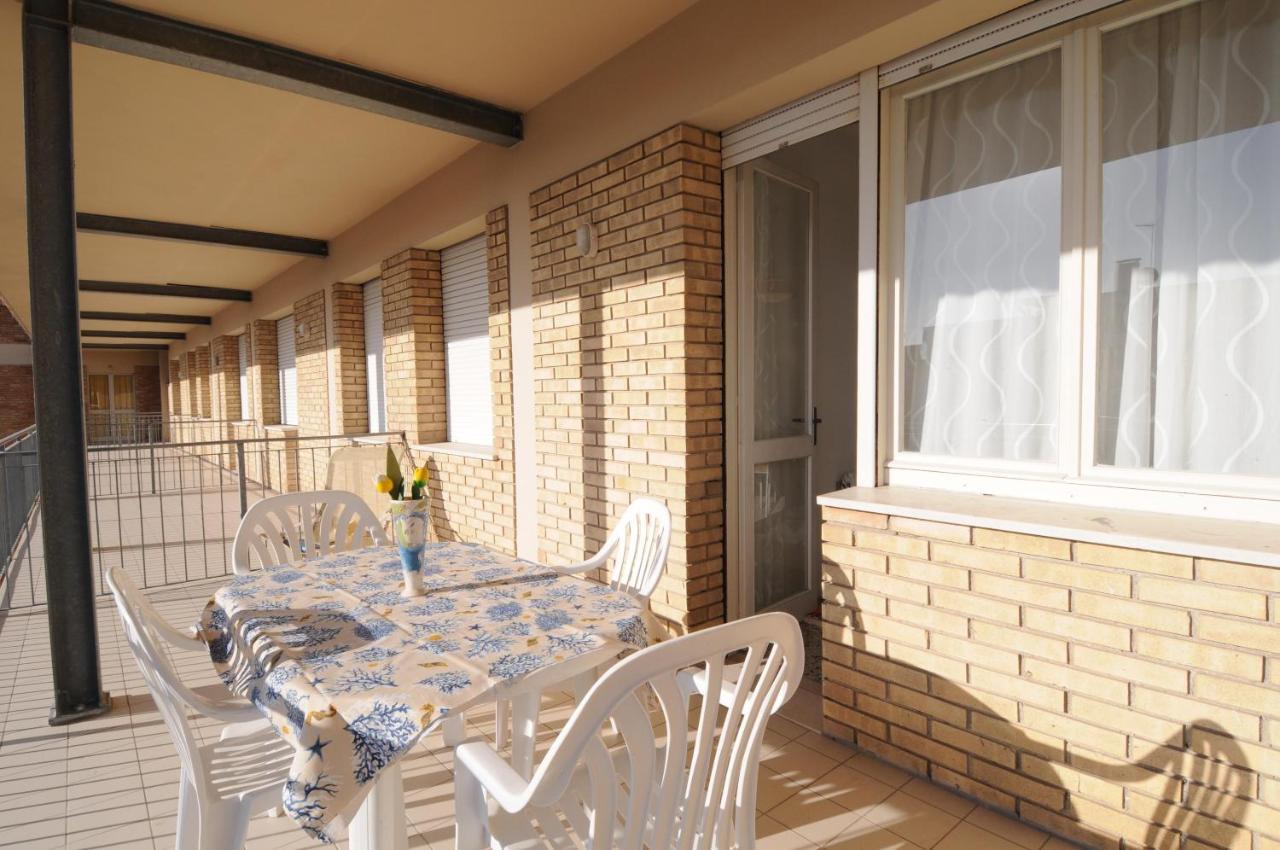 Condominio Res. Palace Bibione Eksteriør billede