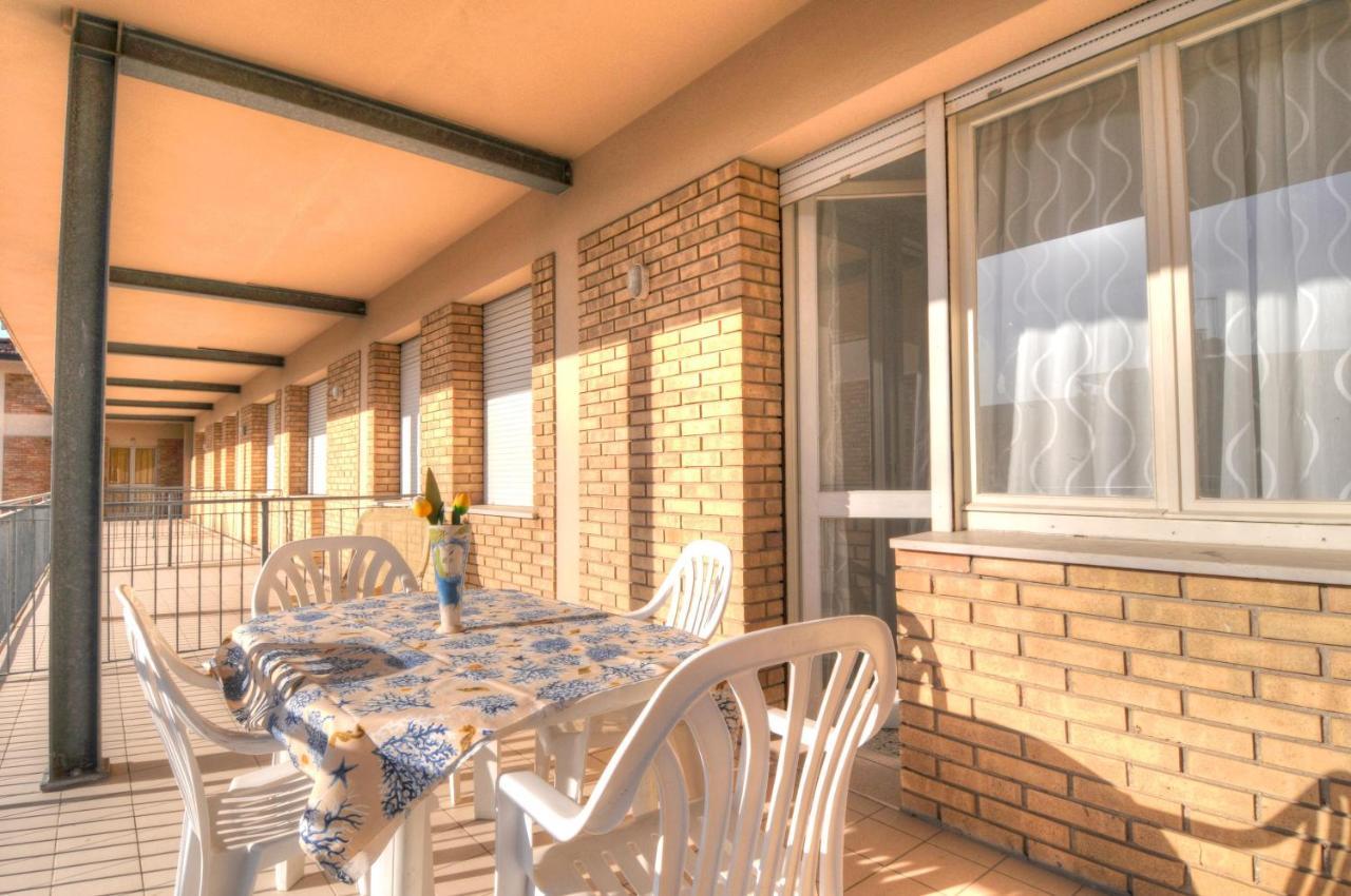 Condominio Res. Palace Bibione Eksteriør billede