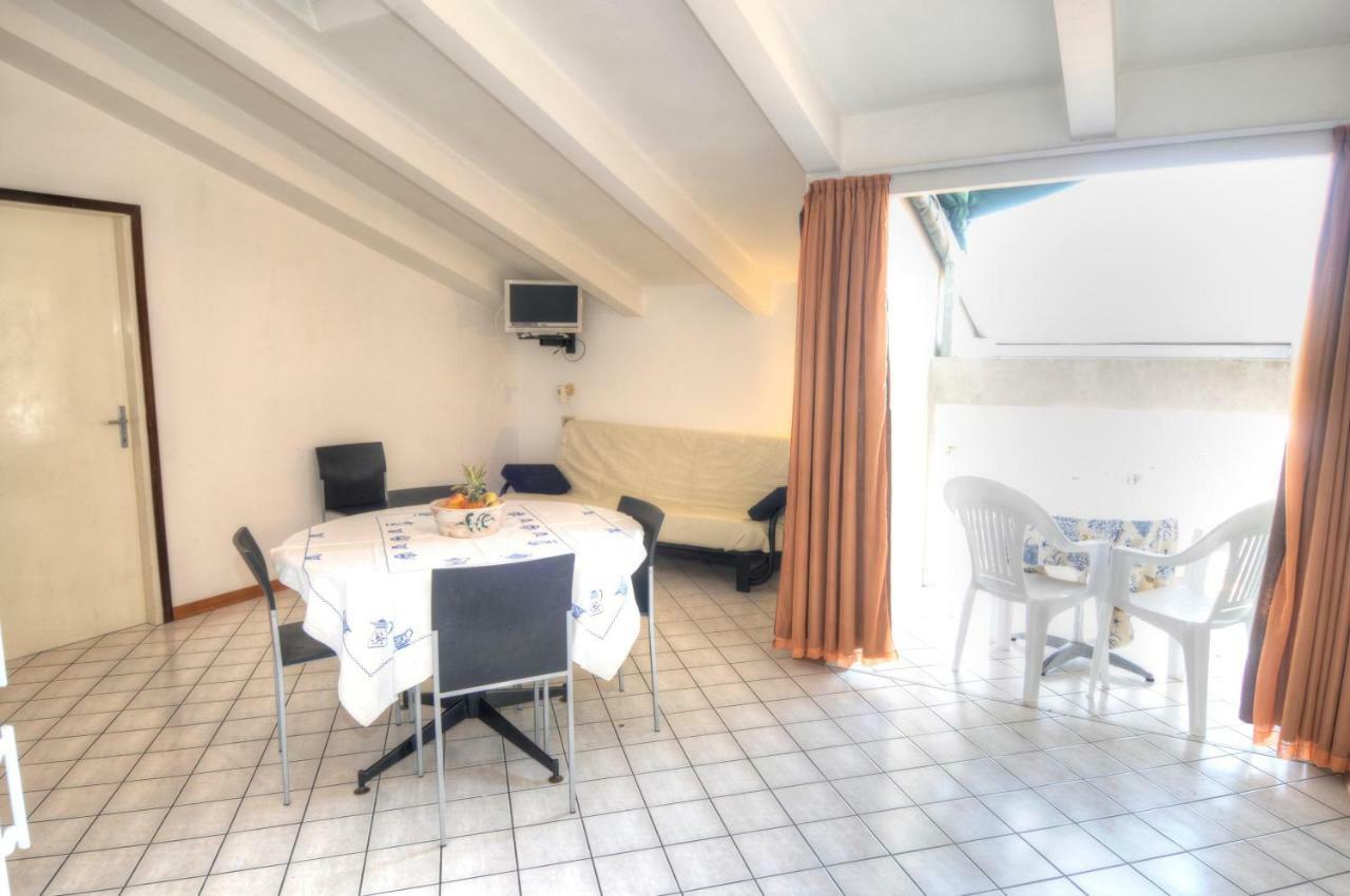 Condominio Res. Palace Bibione Eksteriør billede