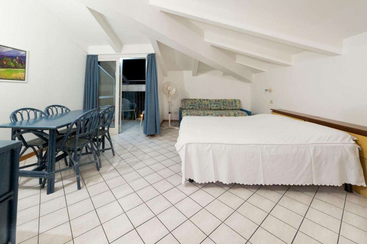 Condominio Res. Palace Bibione Eksteriør billede